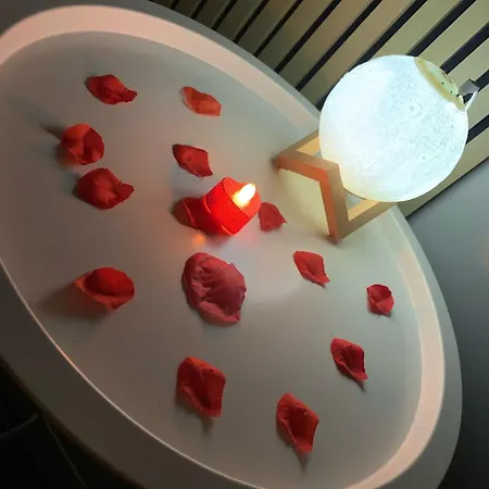 Apartment La Gold Jacuzzi