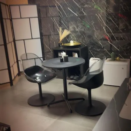 La Gold Jacuzzi